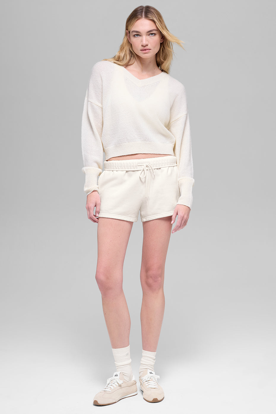 Alo Yoga Women'S Wool Cashmere Cropped New Class V-Neck Sweater
