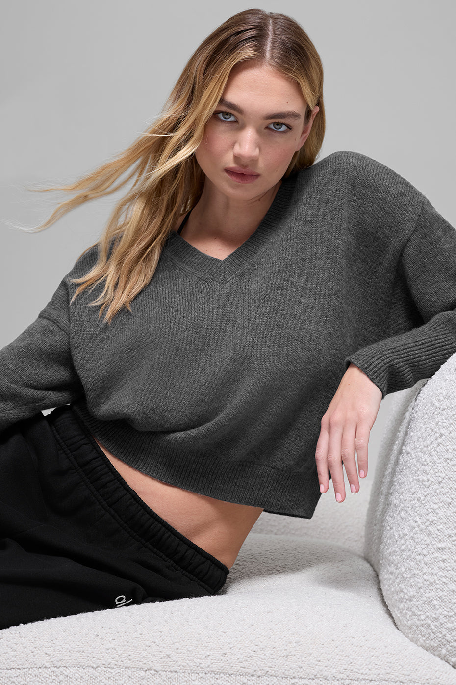 Alo Yoga Women'S Wool Cashmere Cropped New Class V-Neck Sweater