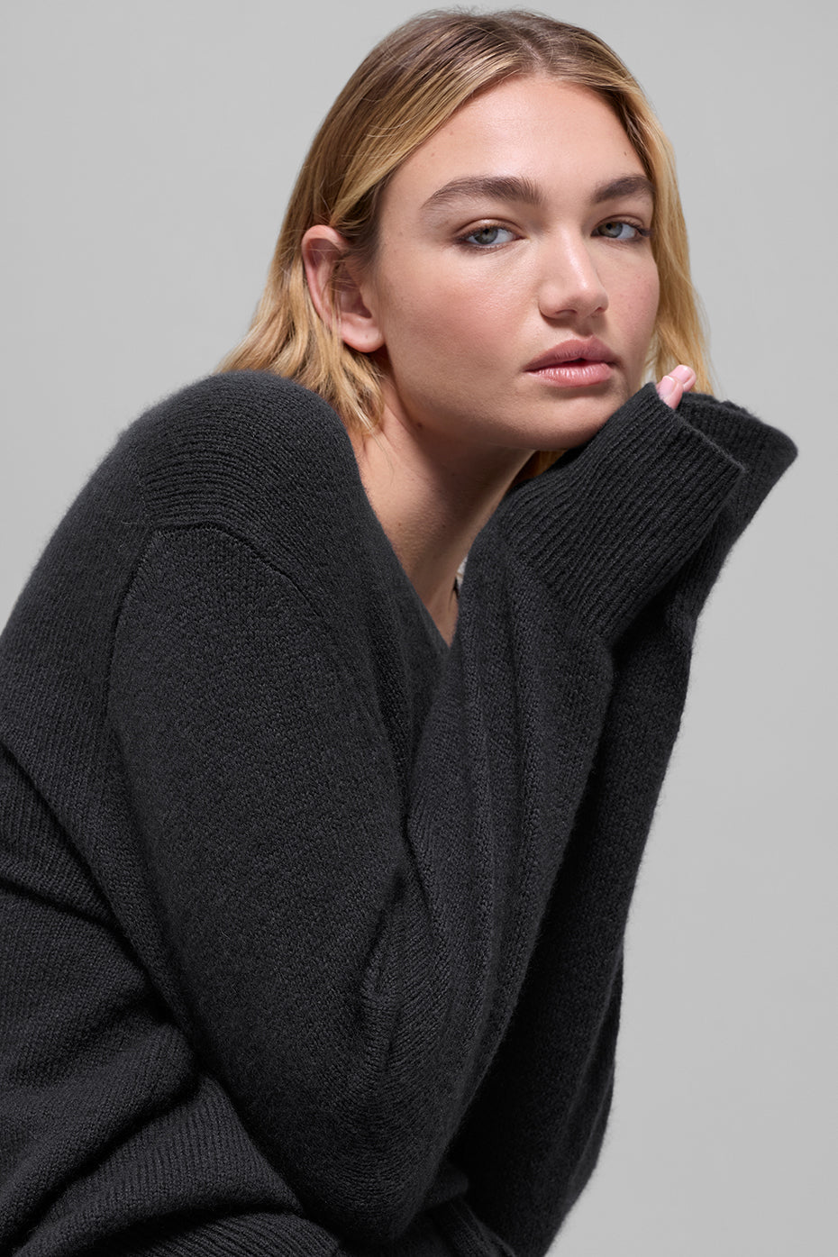 Alo Yoga Women'S Wool Cashmere New Class Oversized V-Neck Sweater