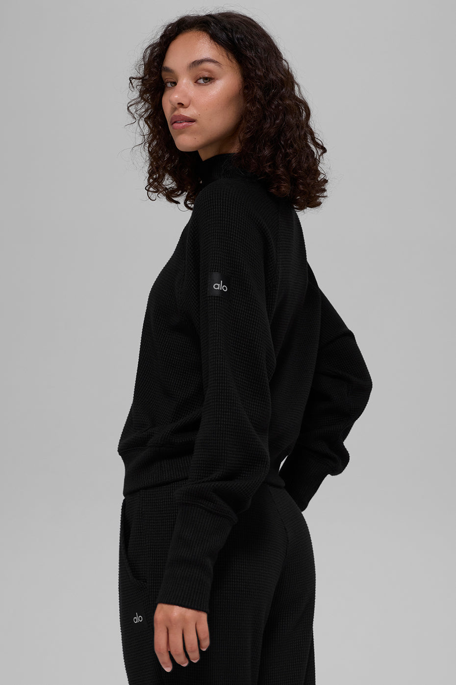 Alo Yoga Women'S Waffle Weekend Escape Mock Neck Long Sleeve