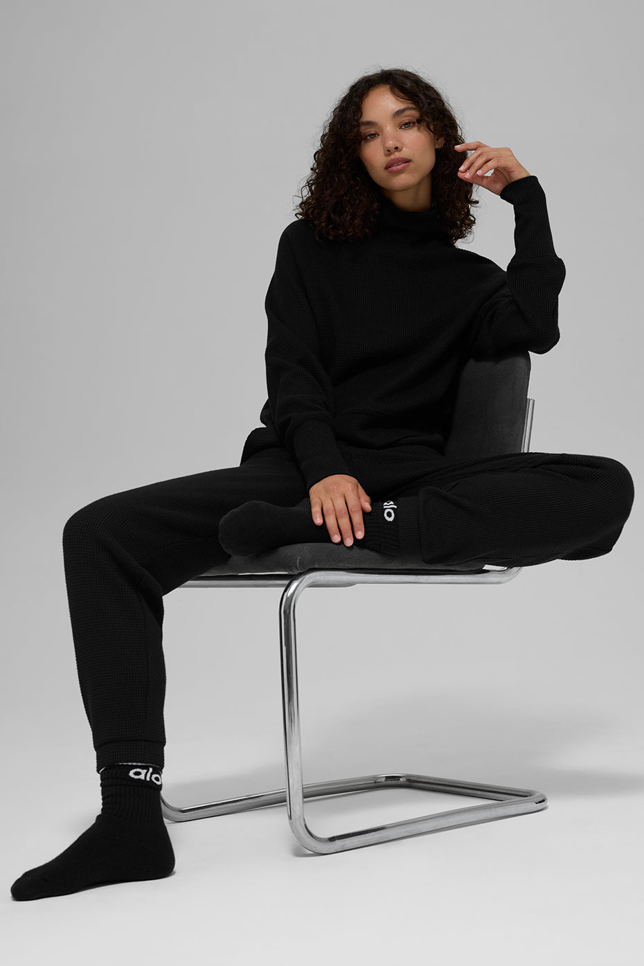 Alo Yoga Women'S Waffle Weekend Escape Mock Neck Long Sleeve