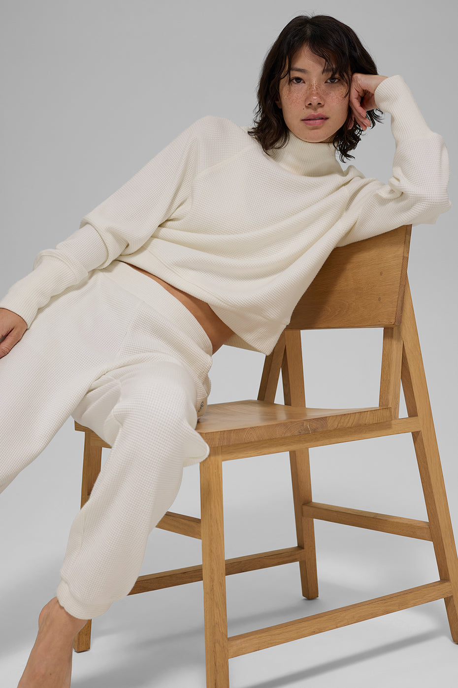 Alo Yoga Women'S Waffle Weekend Escape Mock Neck Long Sleeve