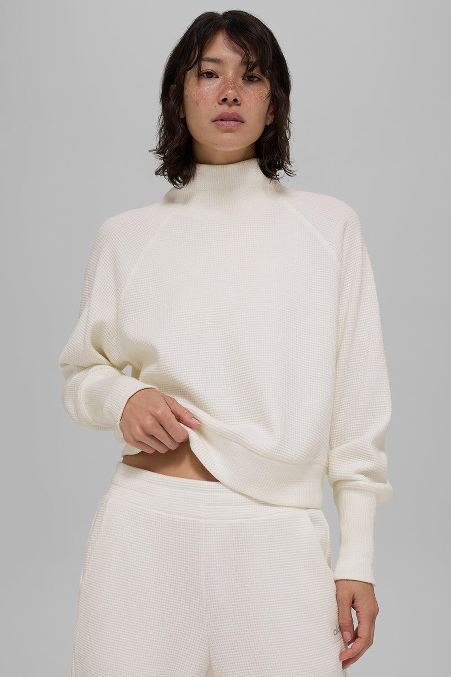 Alo Yoga Women'S Waffle Weekend Escape Mock Neck Long Sleeve