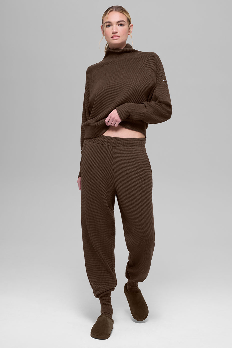 Alo Yoga Women'S Waffle Weekend Escape Mock Neck Long Sleeve