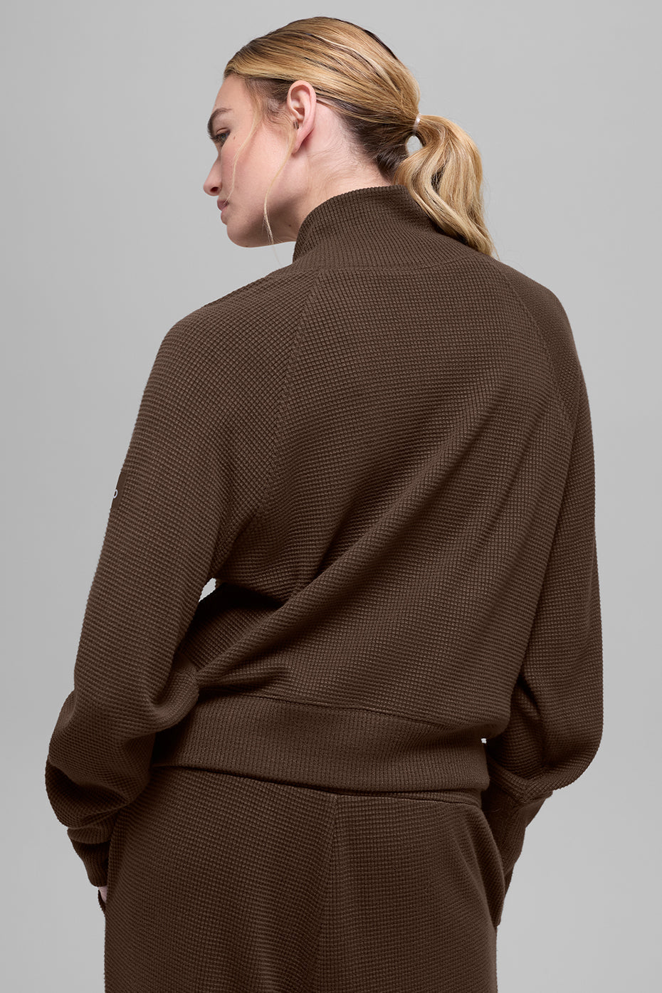 Alo Yoga Women'S Waffle Weekend Escape Mock Neck Long Sleeve