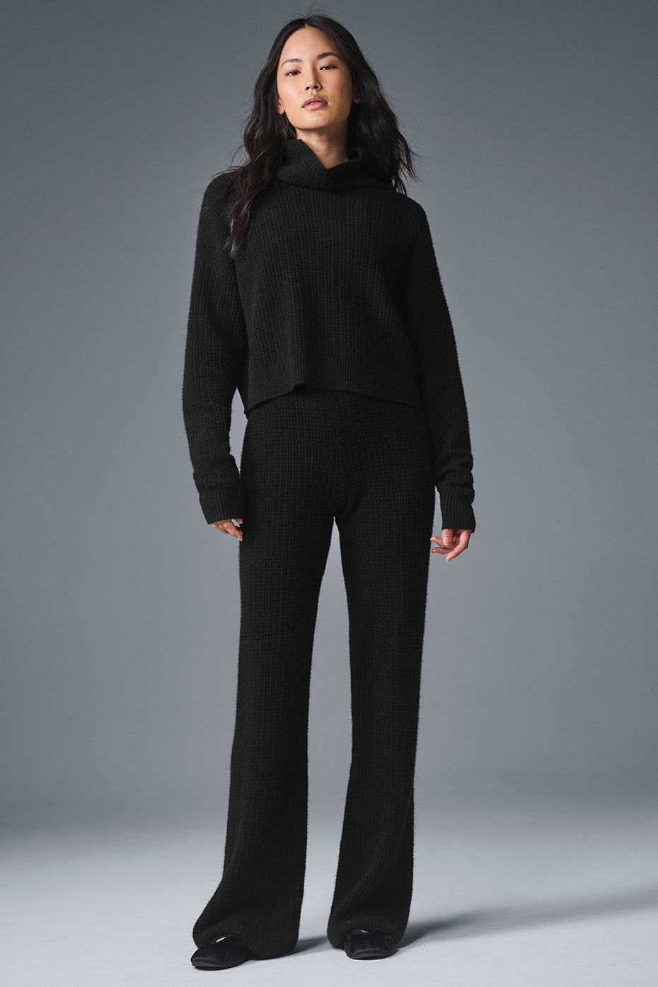 Alo Yoga Women'S Cashmere Plush Waffle Turtleneck Pullover