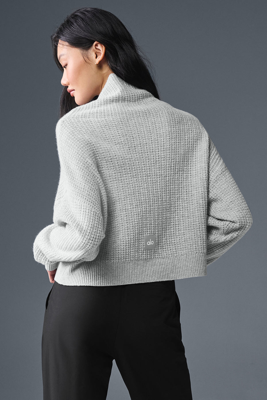 Alo Yoga Women'S Cashmere Plush Waffle Turtleneck Pullover