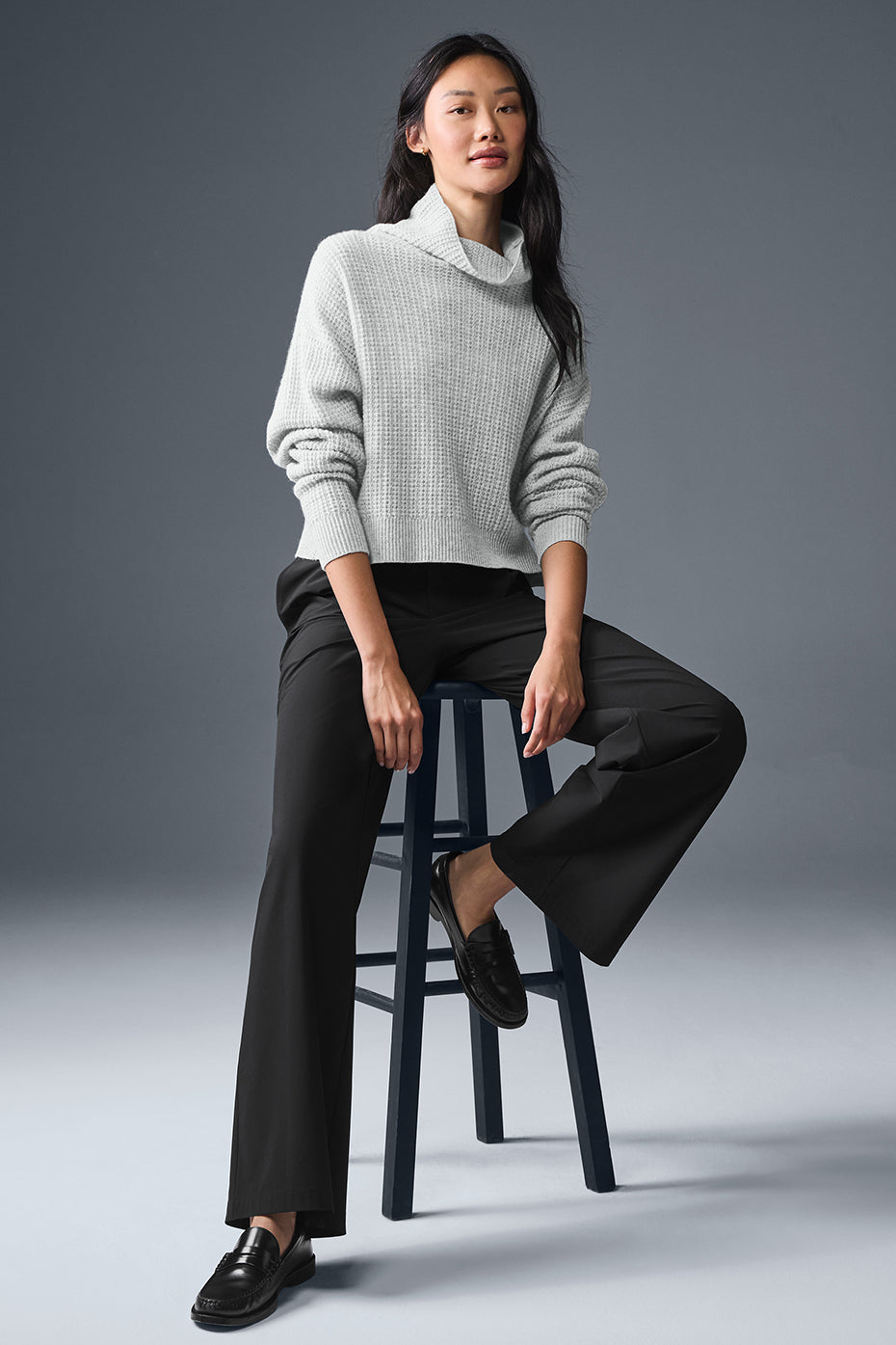 Alo Yoga Women'S Cashmere Plush Waffle Turtleneck Pullover
