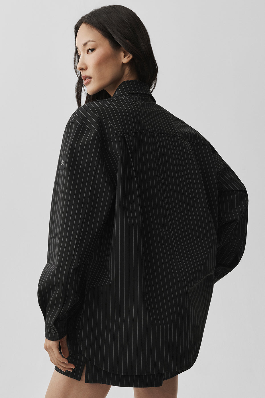 Alo Yoga Women'S Pinstripe Daylight Button Down Long Sleeve