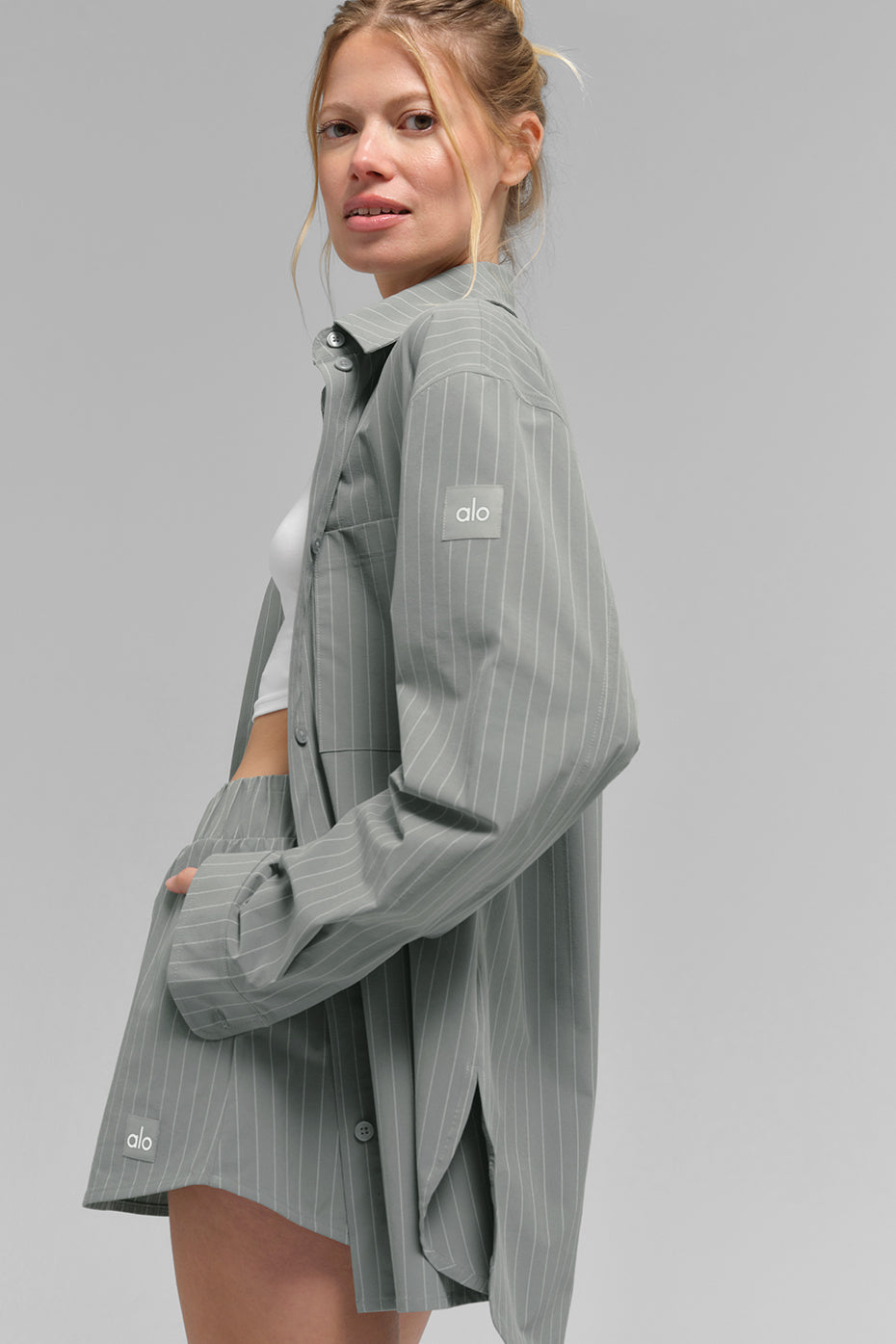 Alo Yoga Women'S Pinstripe Daylight Button Down Long Sleeve