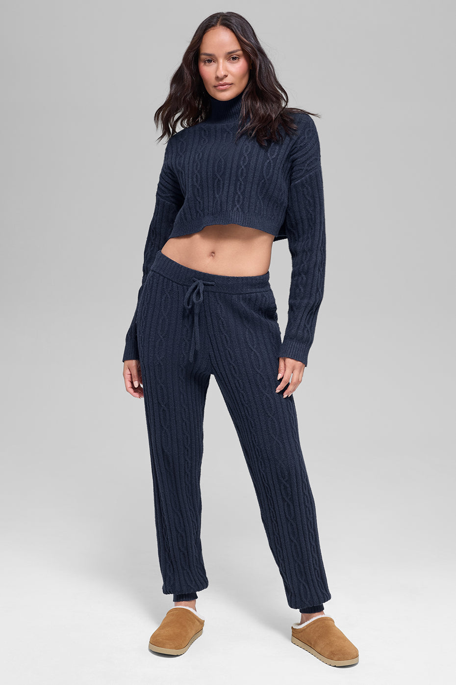 Alo Yoga Women'S Cable Knit Cropped Winter Bliss Turtleneck Long Sleeve