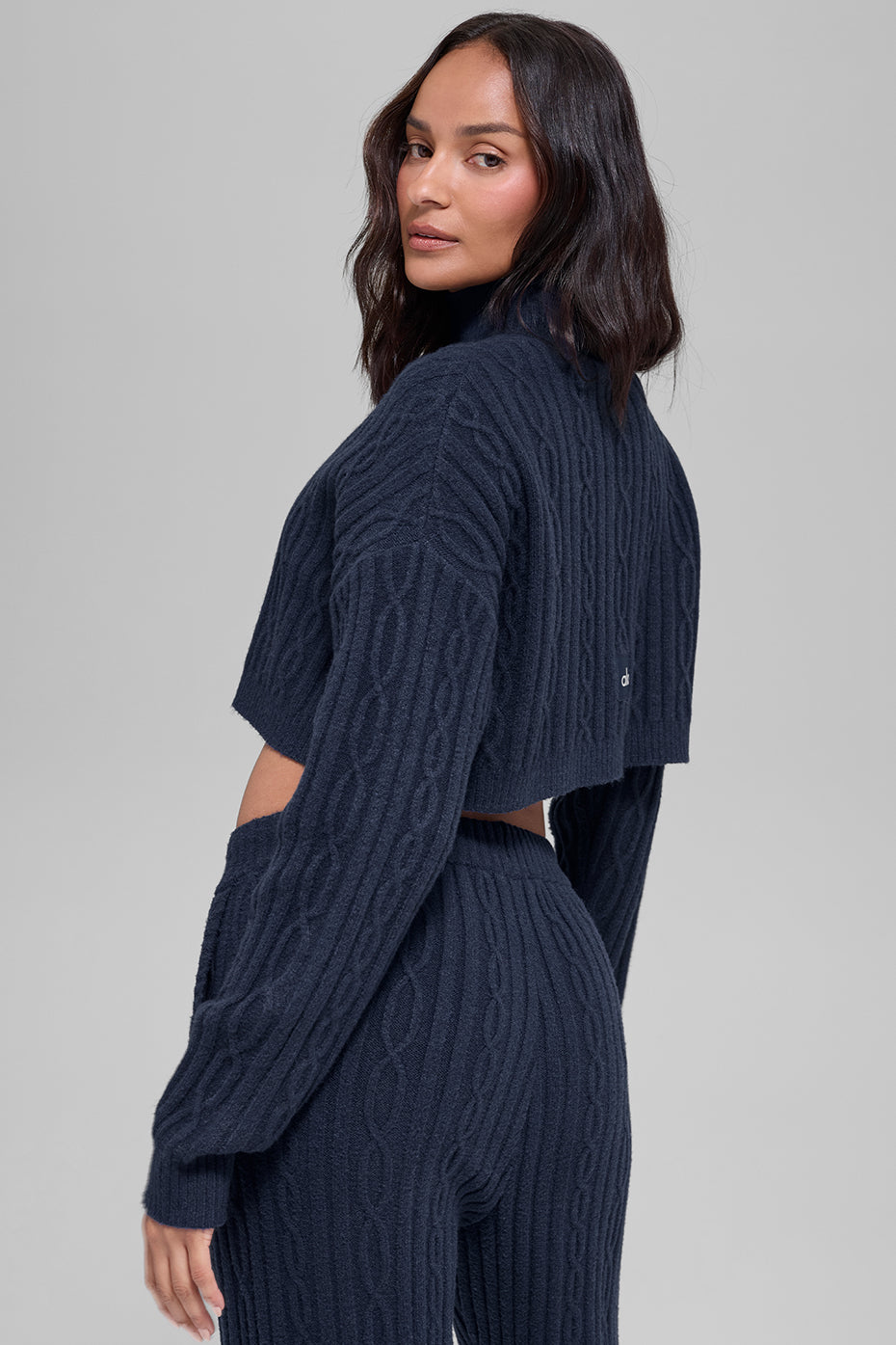 Alo Yoga Women'S Cable Knit Cropped Winter Bliss Turtleneck Long Sleeve