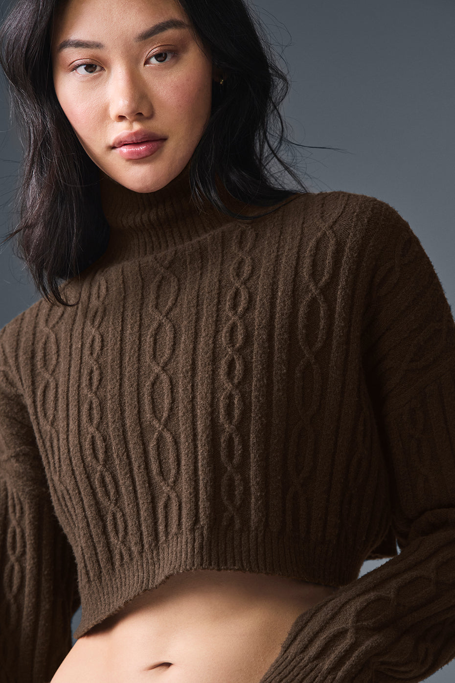 Alo Yoga Women'S Cable Knit Cropped Winter Bliss Turtleneck Long Sleeve