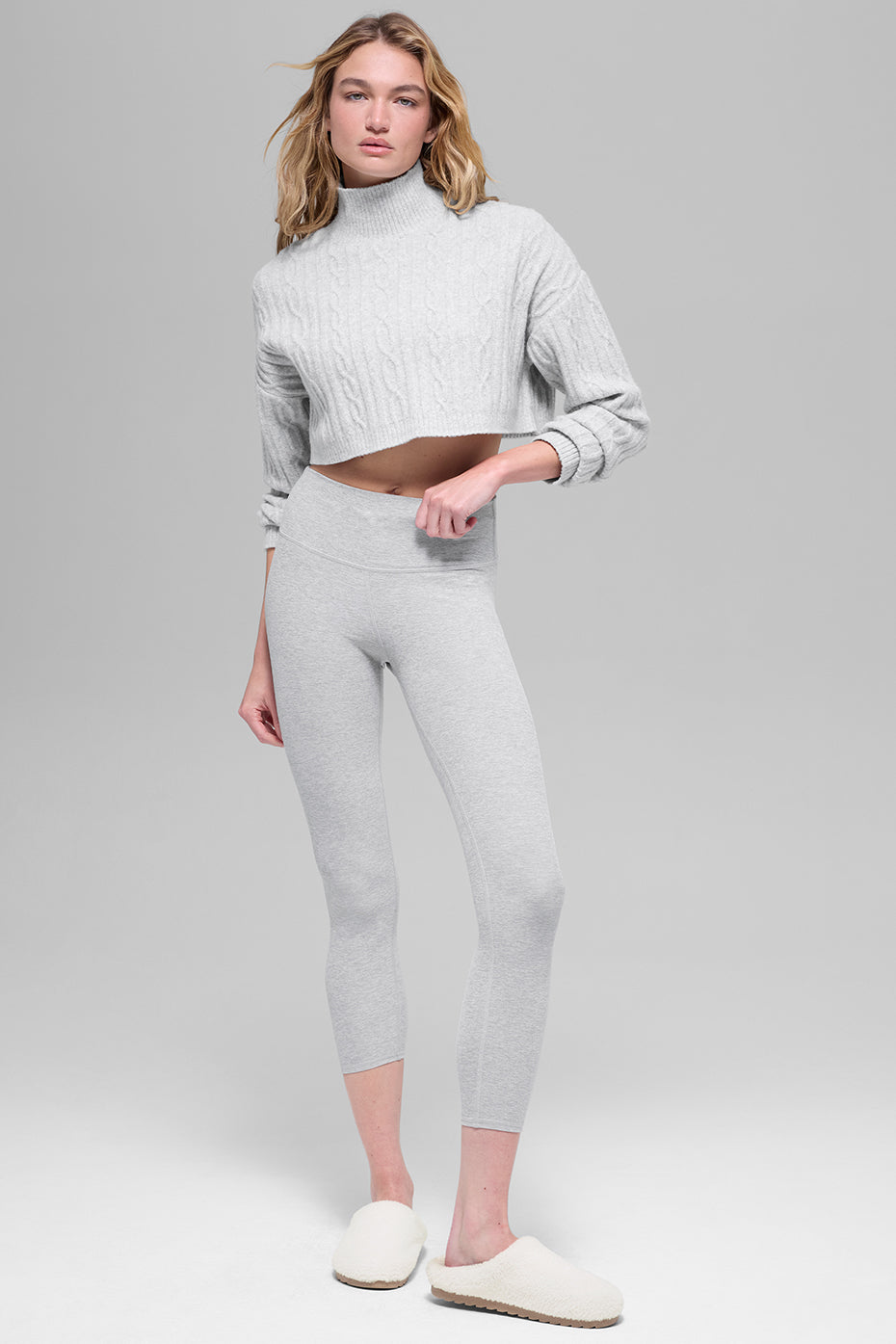 Alo Yoga Women'S Cable Knit Cropped Winter Bliss Turtleneck Long Sleeve