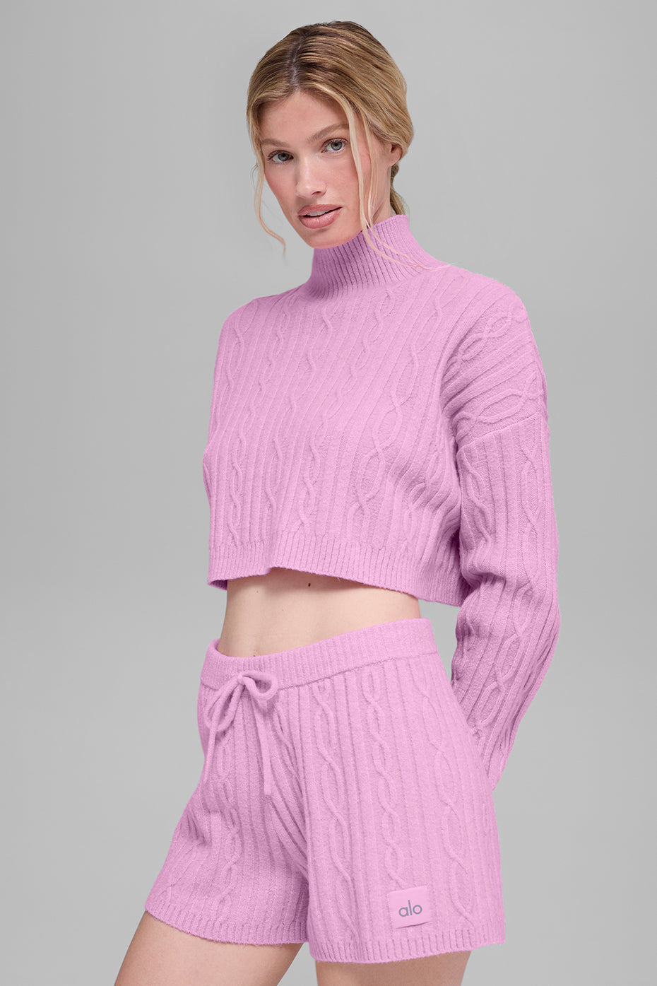Alo Yoga Women'S Cable Knit Cropped Winter Bliss Turtleneck Long Sleeve
