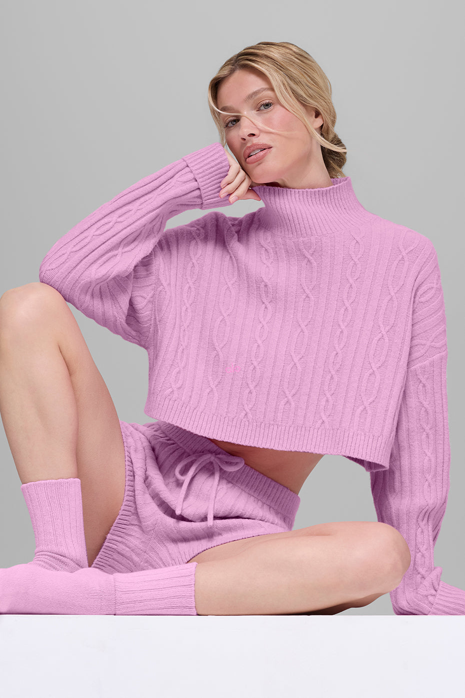 Alo Yoga Women'S Cable Knit Cropped Winter Bliss Turtleneck Long Sleeve