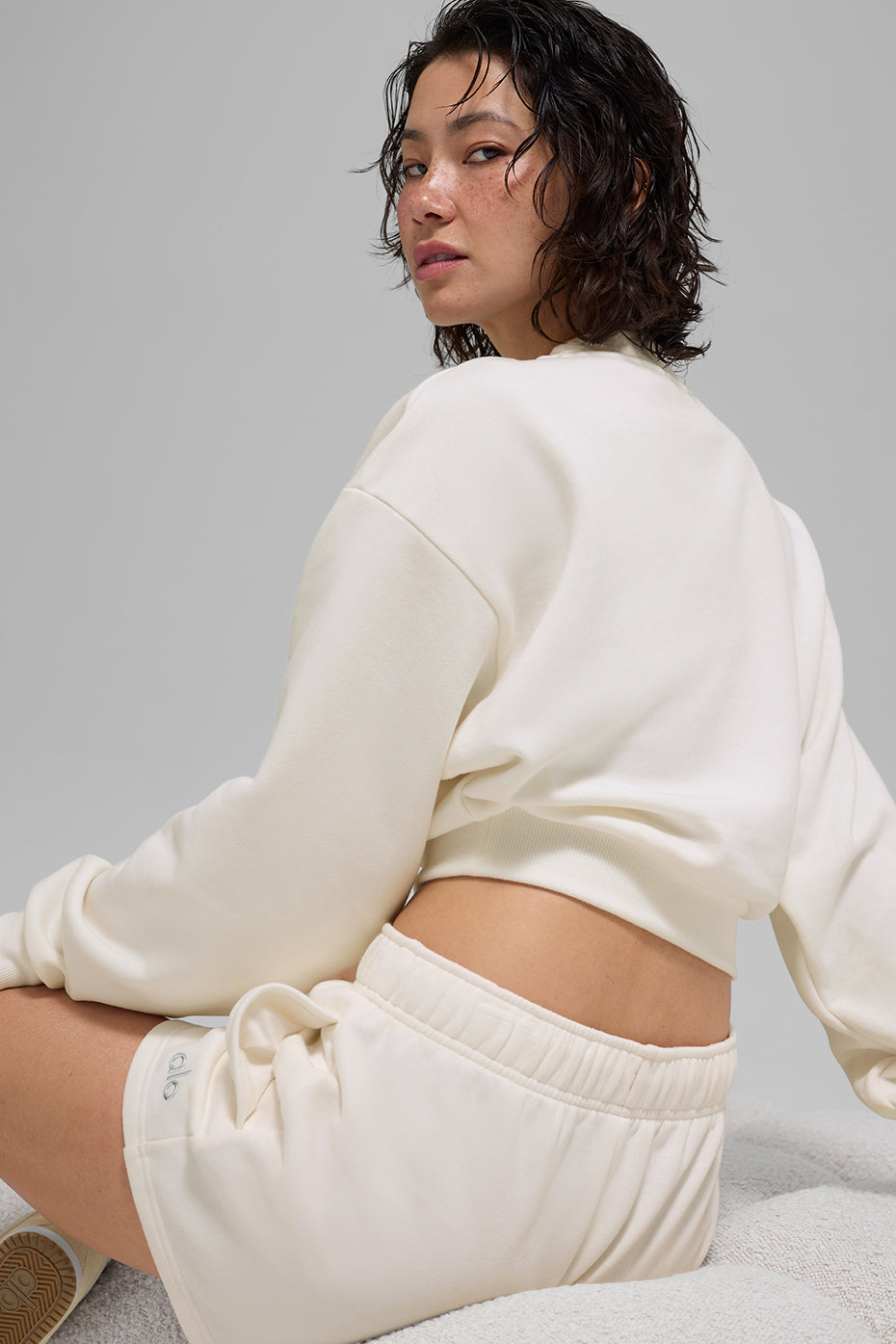 Alo Yoga Women'S Cropped Accolade Crewneck