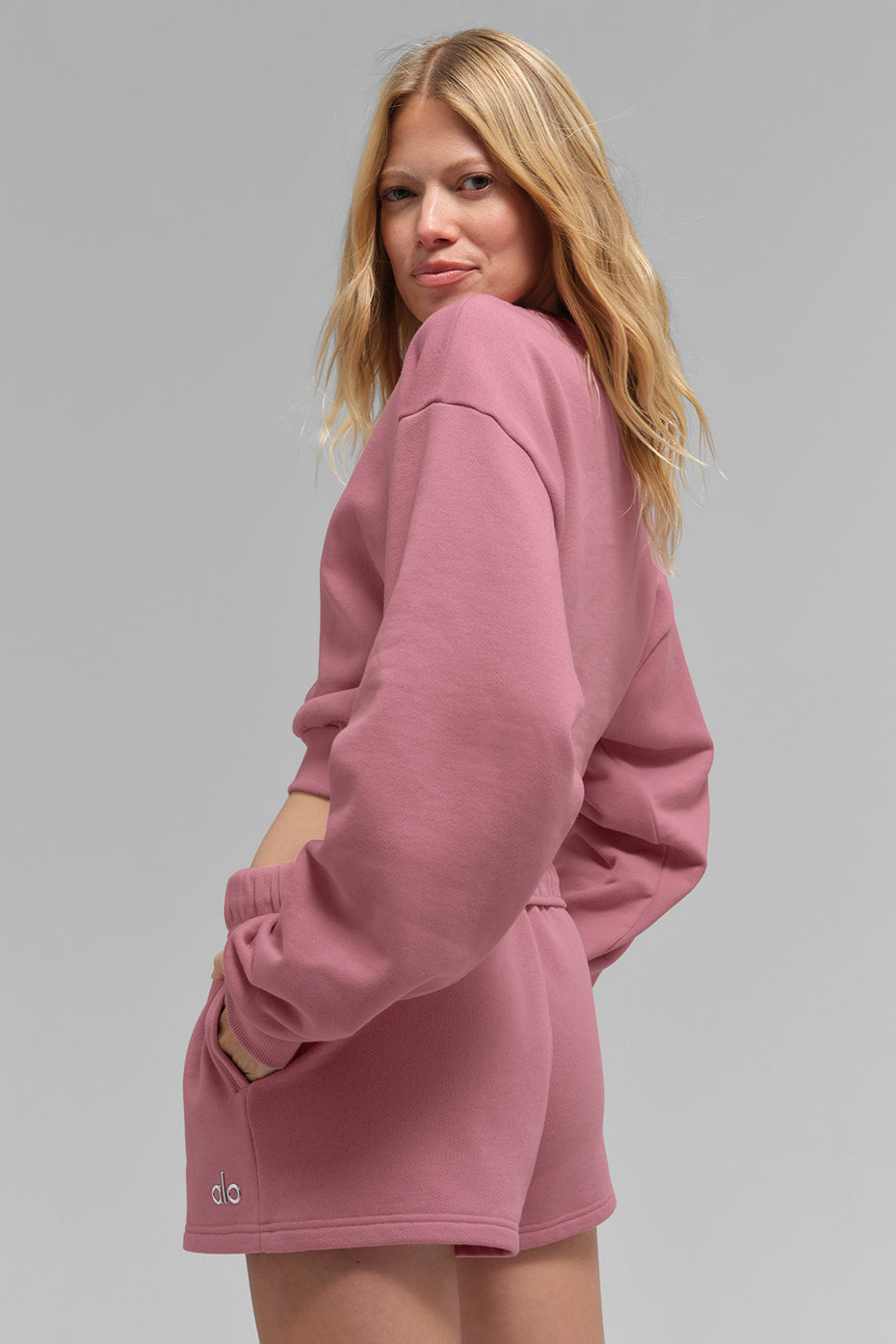 Alo Yoga Women'S Cropped Accolade Crewneck