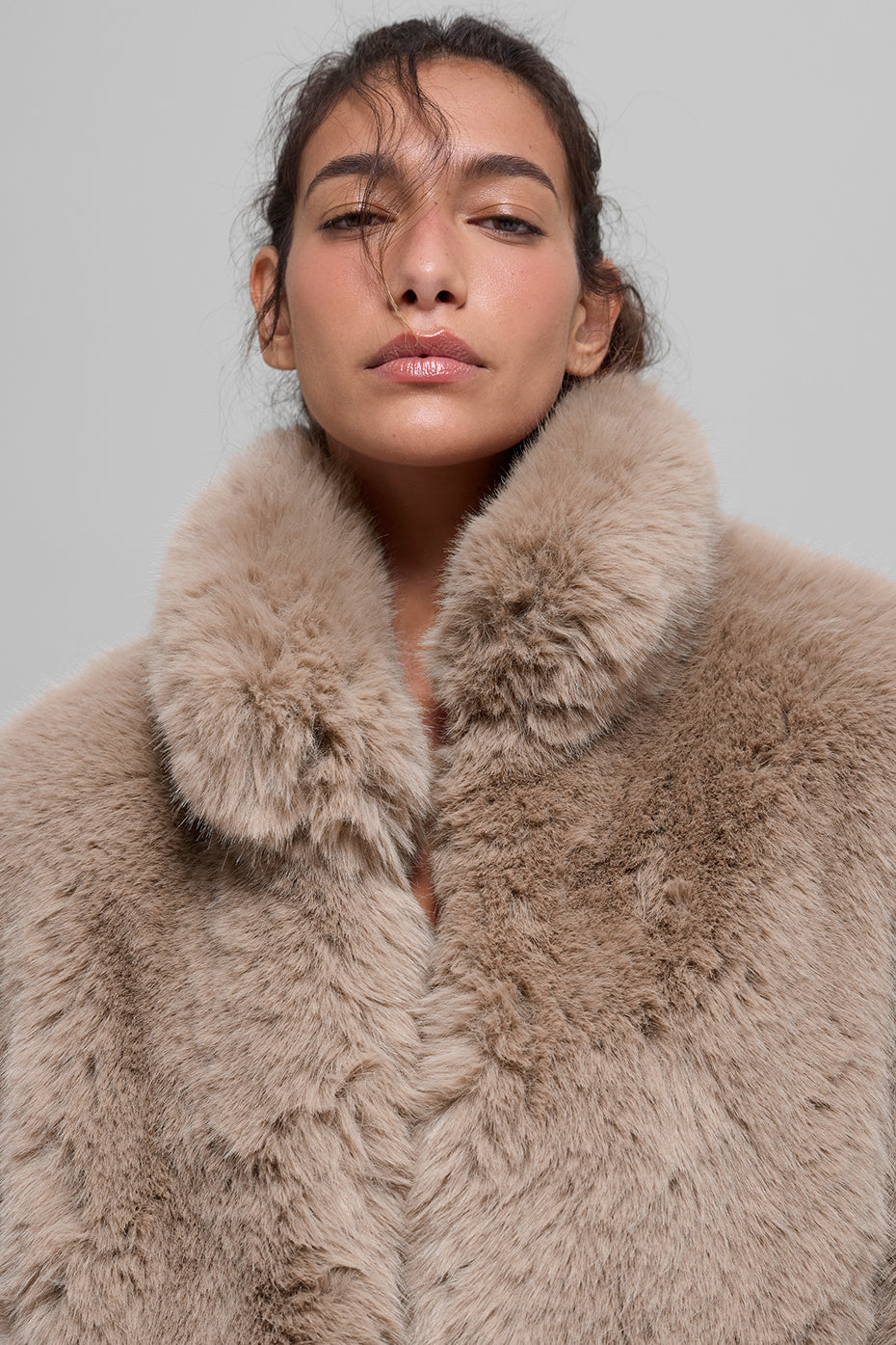 Alo Yoga Women'S Opulent Faux Fur Cropped Jacket