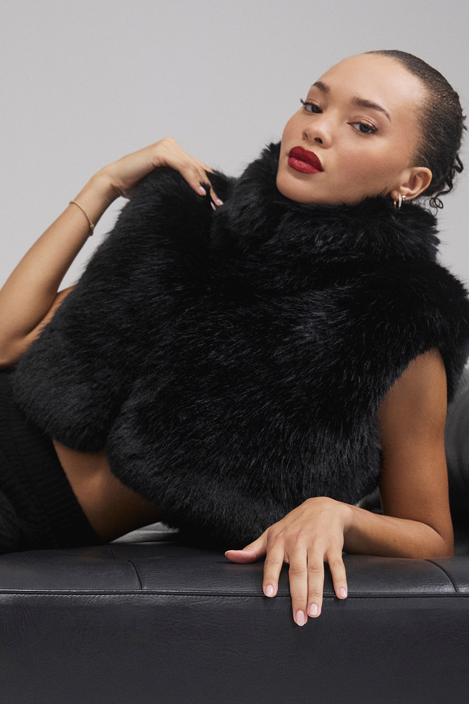 Alo Yoga Women'S Opulent Faux Fur Cropped Vest