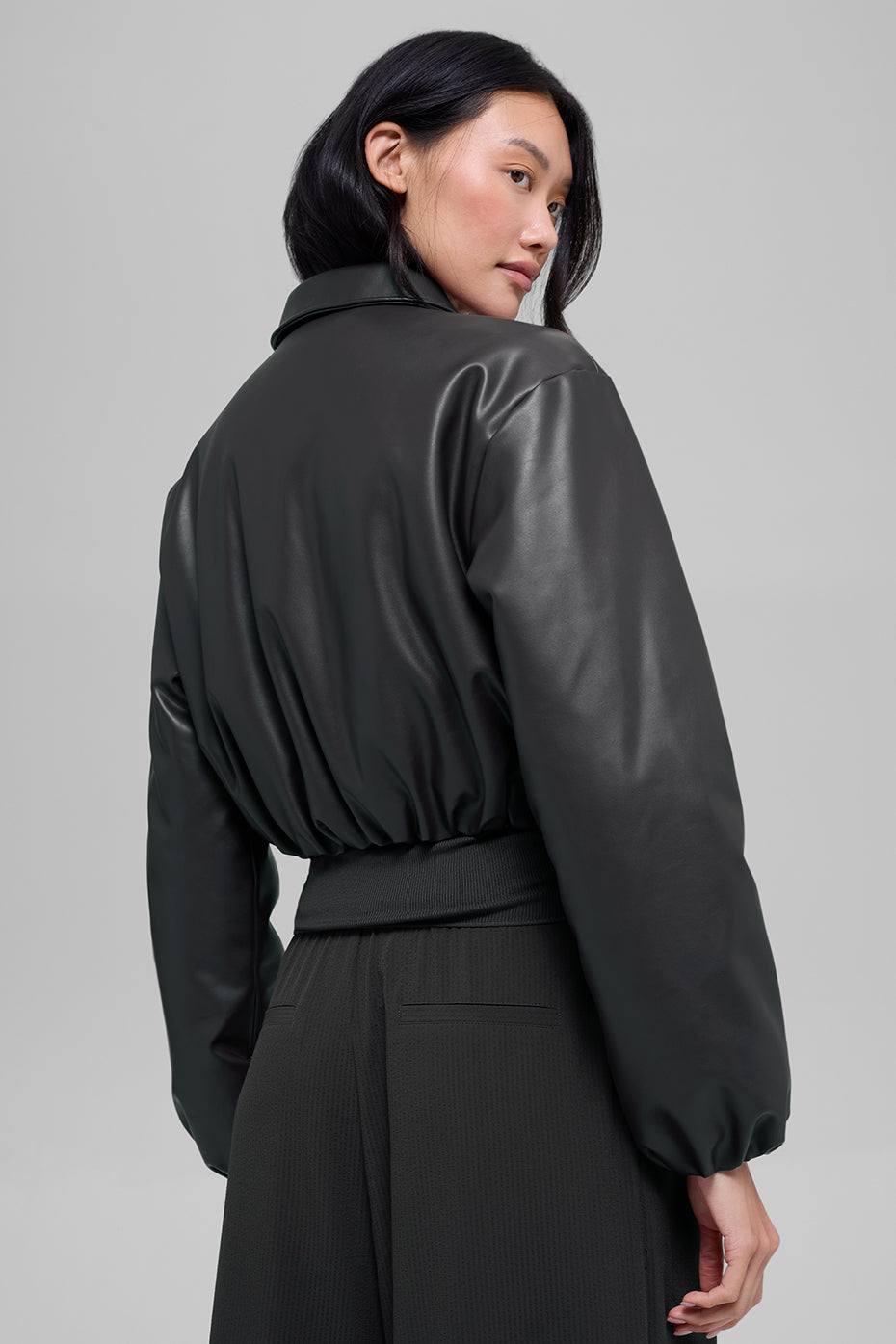 Alo Yoga Women'S Faux Leather Cropped Premier Bomber