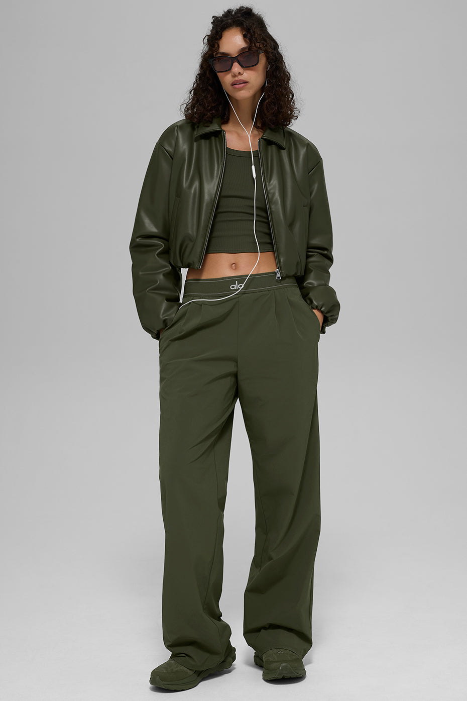 Alo Yoga Women'S Faux Leather Cropped Premier Bomber