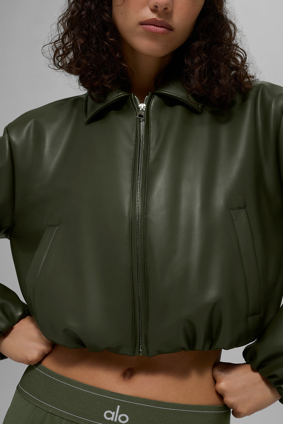 Alo Yoga Women'S Faux Leather Cropped Premier Bomber