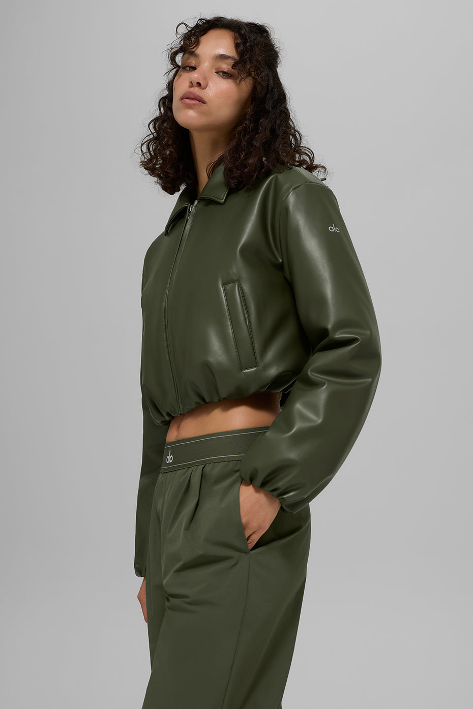 Alo Yoga Women'S Faux Leather Cropped Premier Bomber