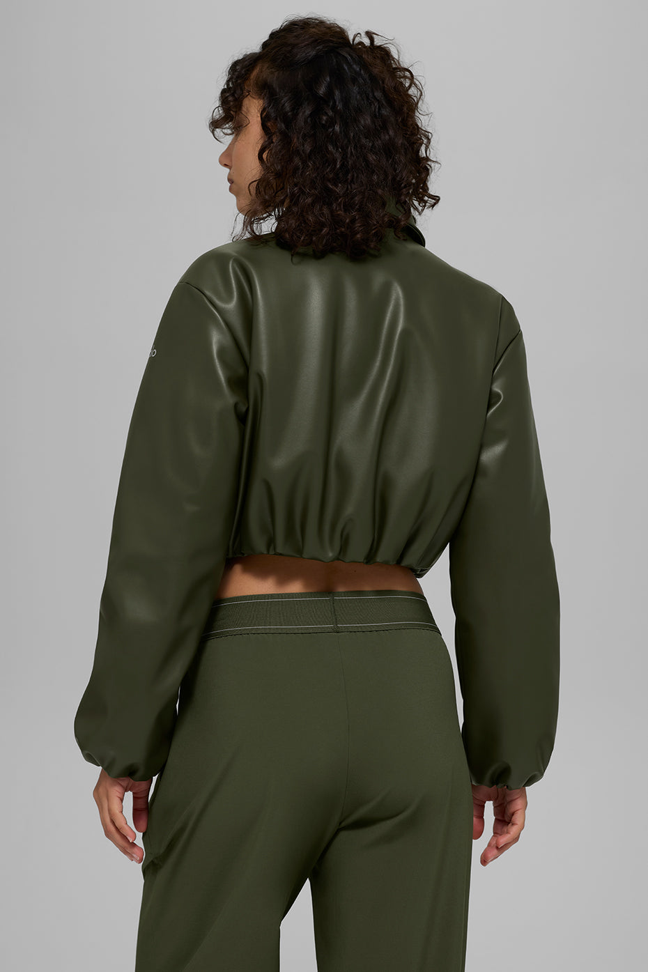 Alo Yoga Women'S Faux Leather Cropped Premier Bomber