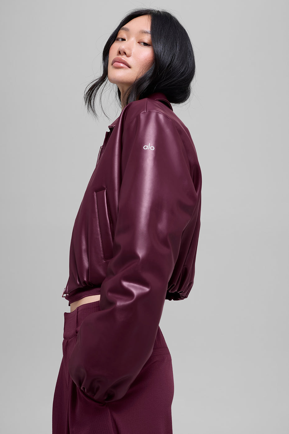 Alo Yoga Women'S Faux Leather Cropped Premier Bomber