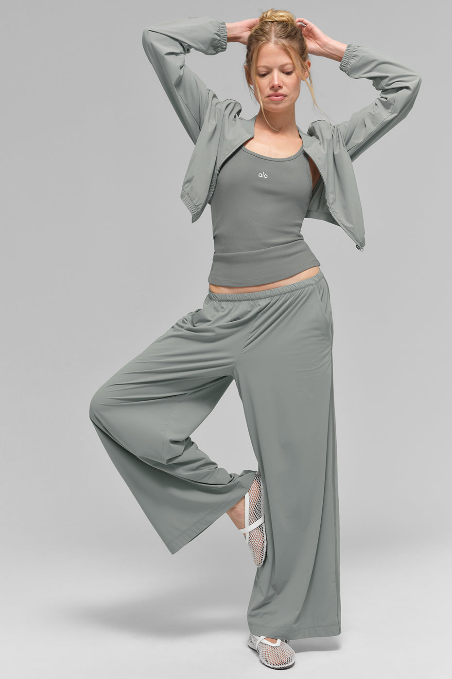Alo Yoga Women'S Cropped Breezy Full-Zip Cover Up