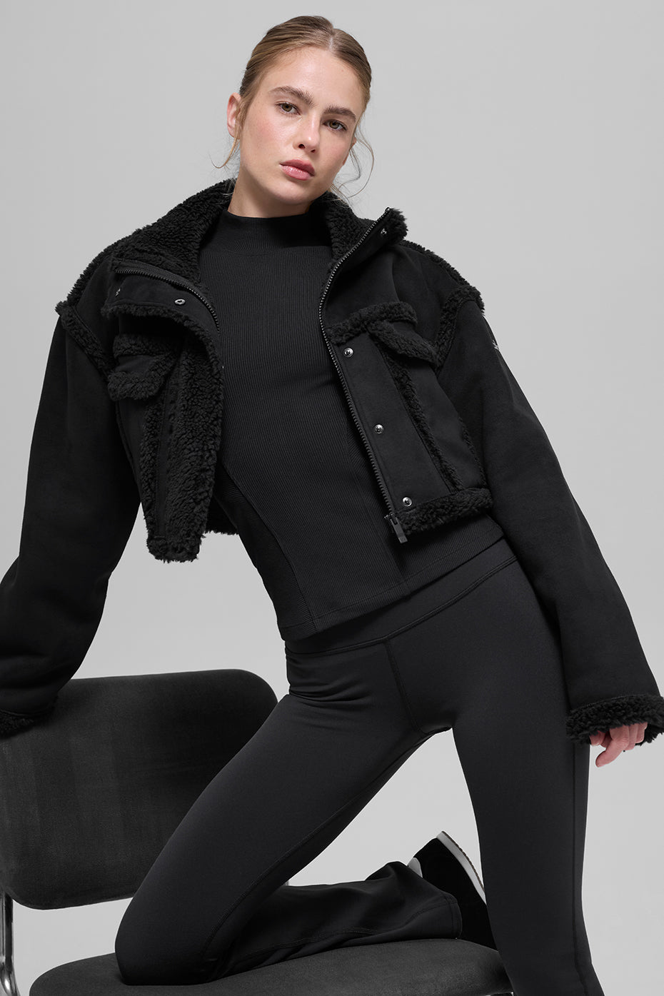 Alo Yoga Women'S Faux Shearling Snowfall Cropped Jacket