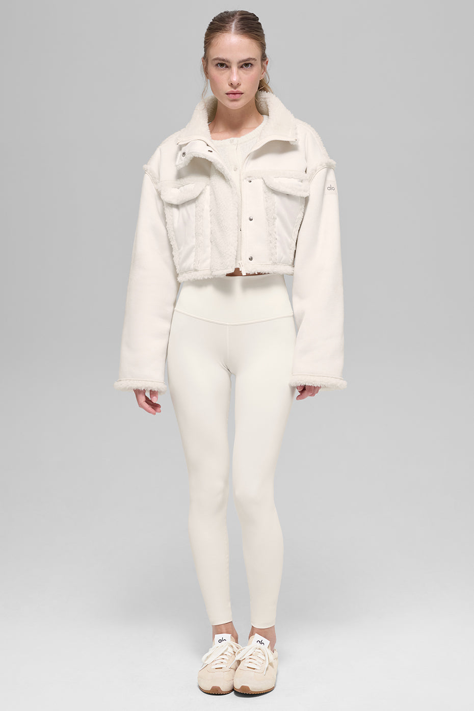 Alo Yoga Women'S Faux Shearling Snowfall Cropped Jacket