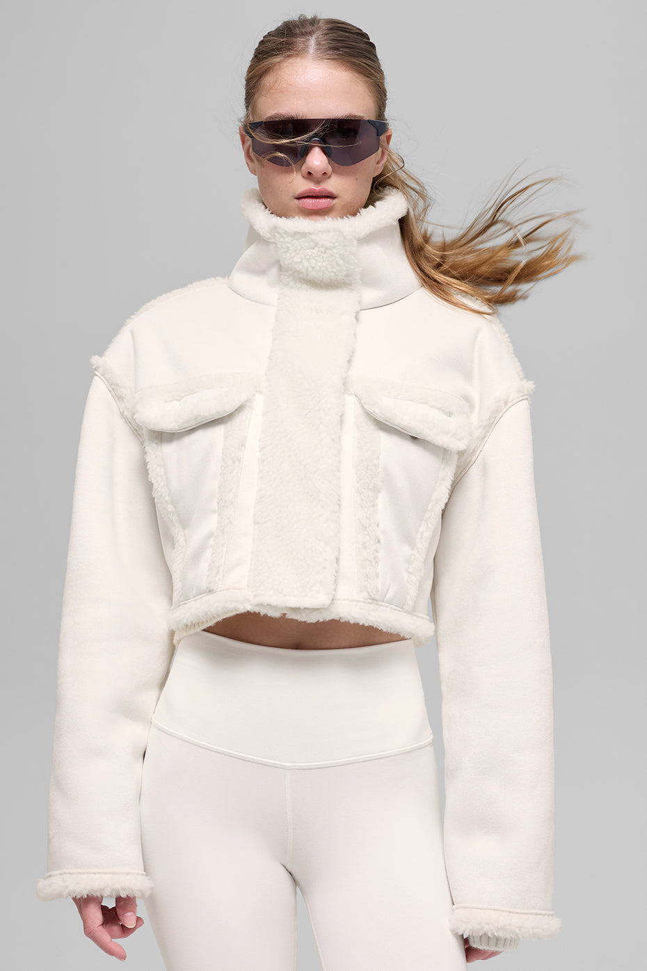 Alo Yoga Women'S Faux Shearling Snowfall Cropped Jacket