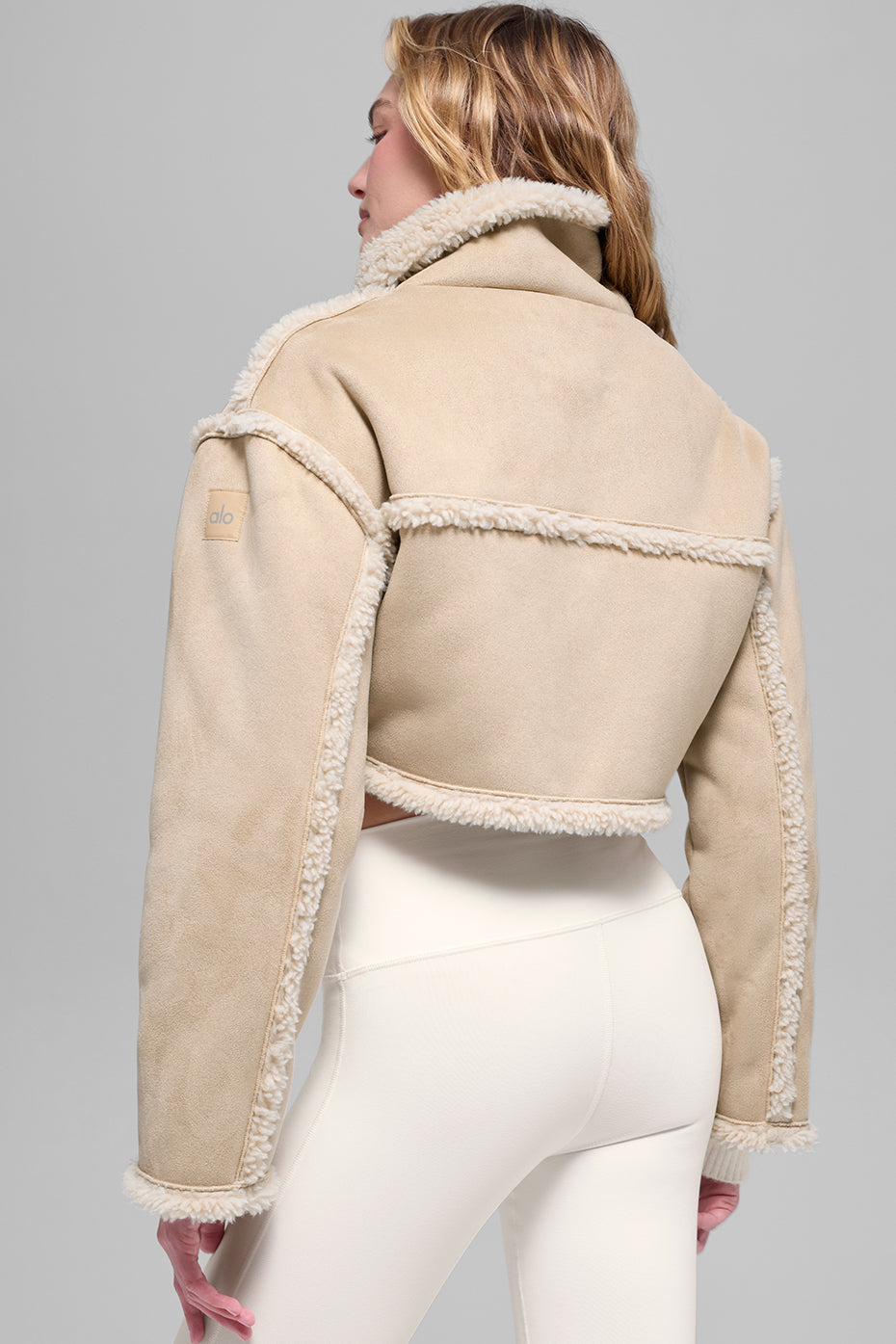Alo Yoga Women'S Faux Shearling Snowfall Cropped Jacket