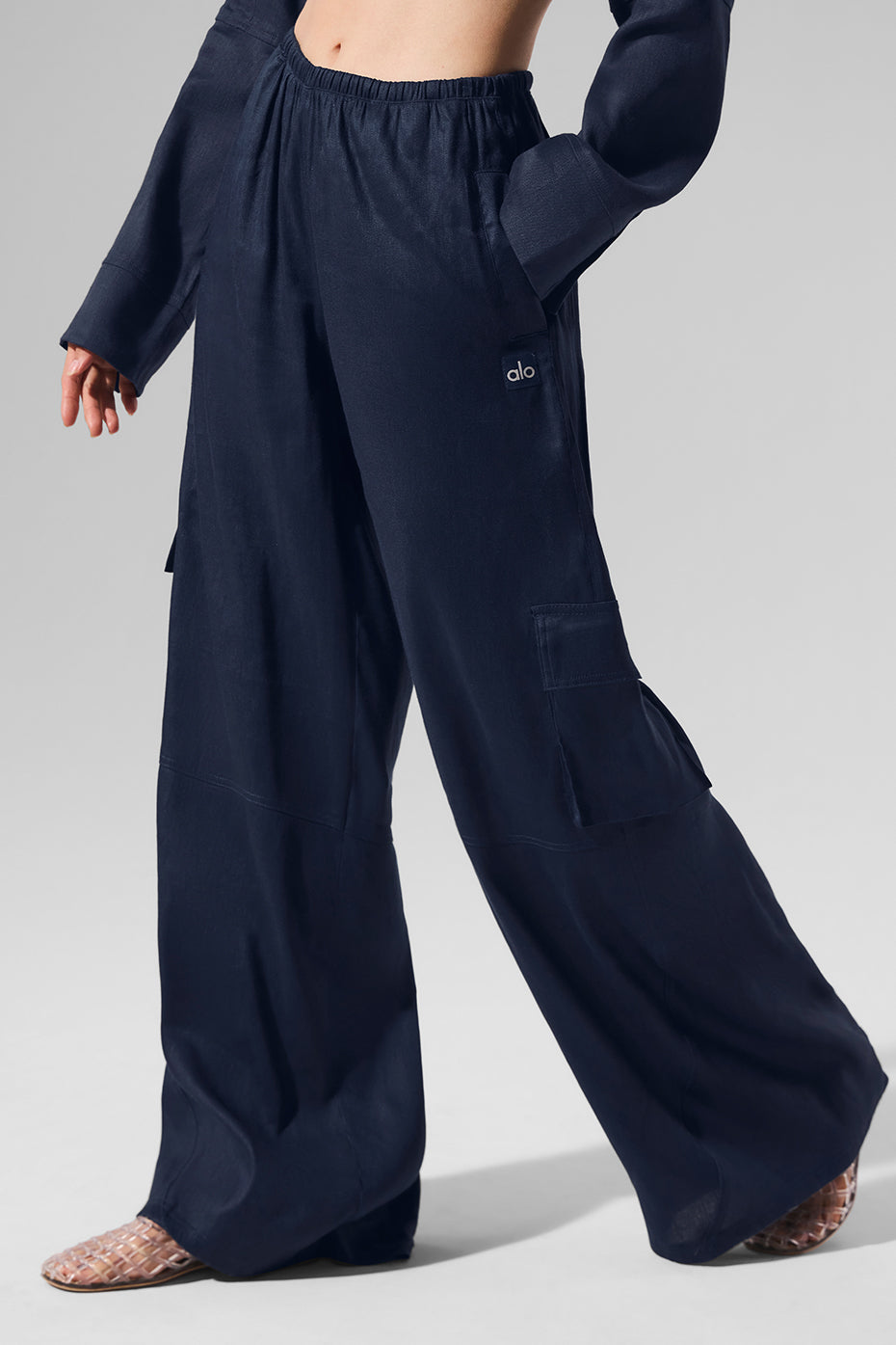 Alo Yoga Women'S Linen Getaway Cargo Wide Leg Pant