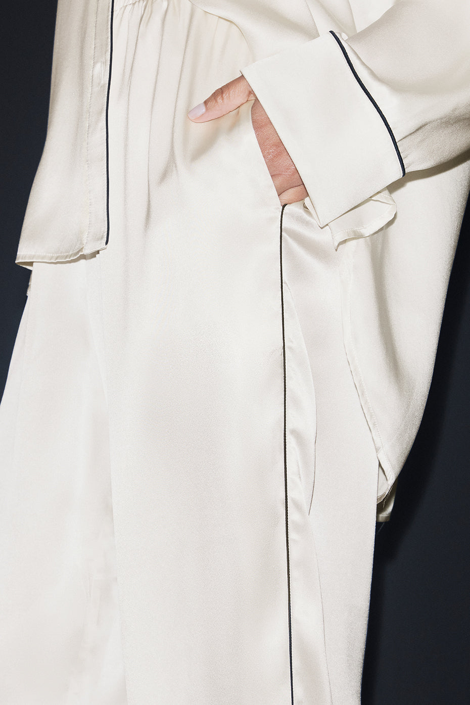 #color_ivory/black