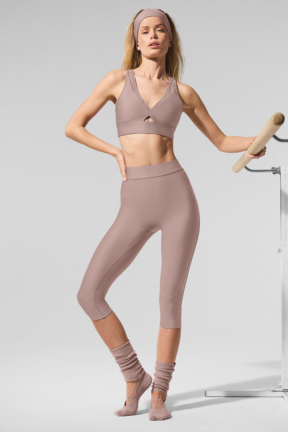 Alo Yoga Women'S Airlift Mesh High-Waist Just Right Capri