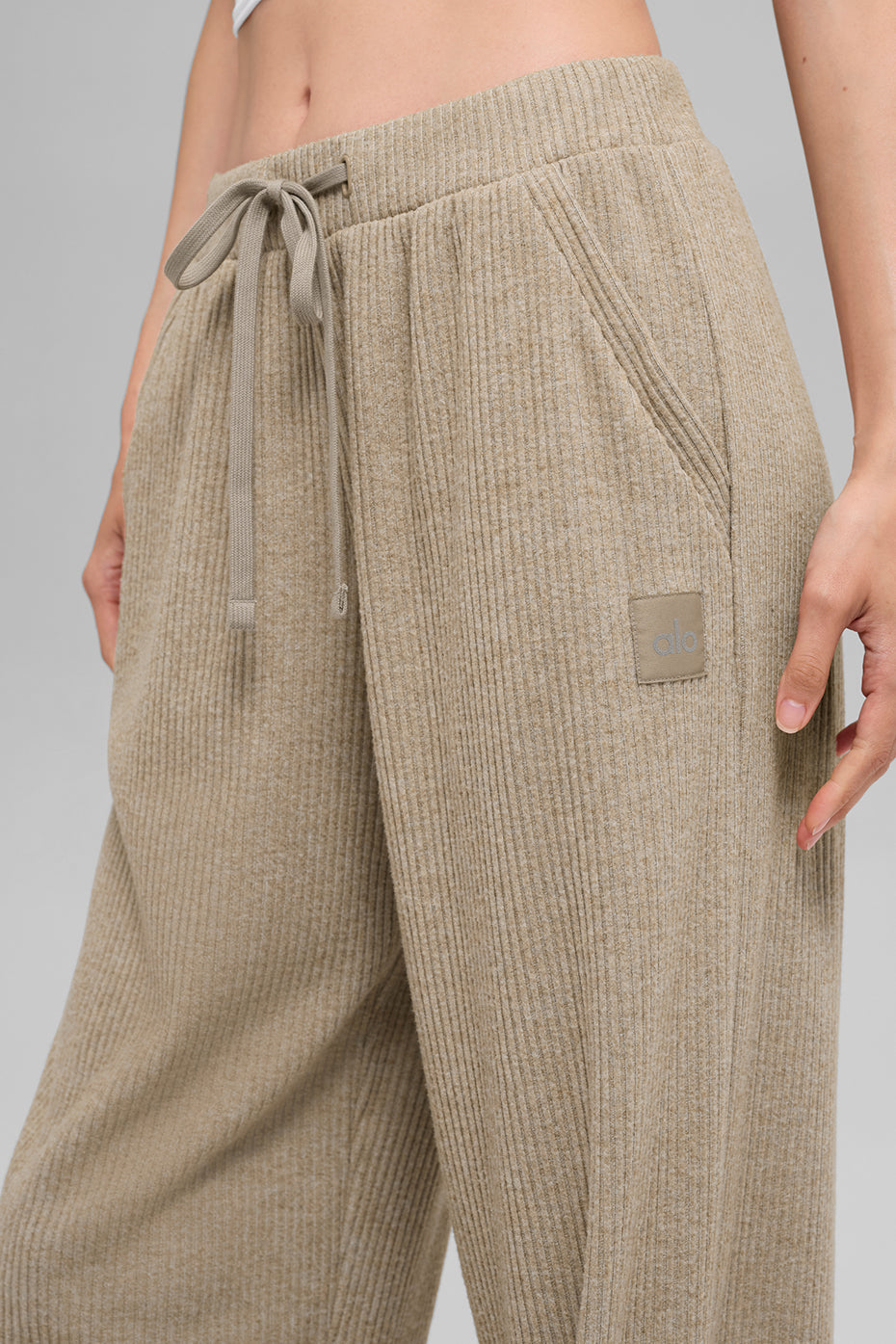 Alo Yoga Women'S Muse Wide Leg Pant – Kicks Machine