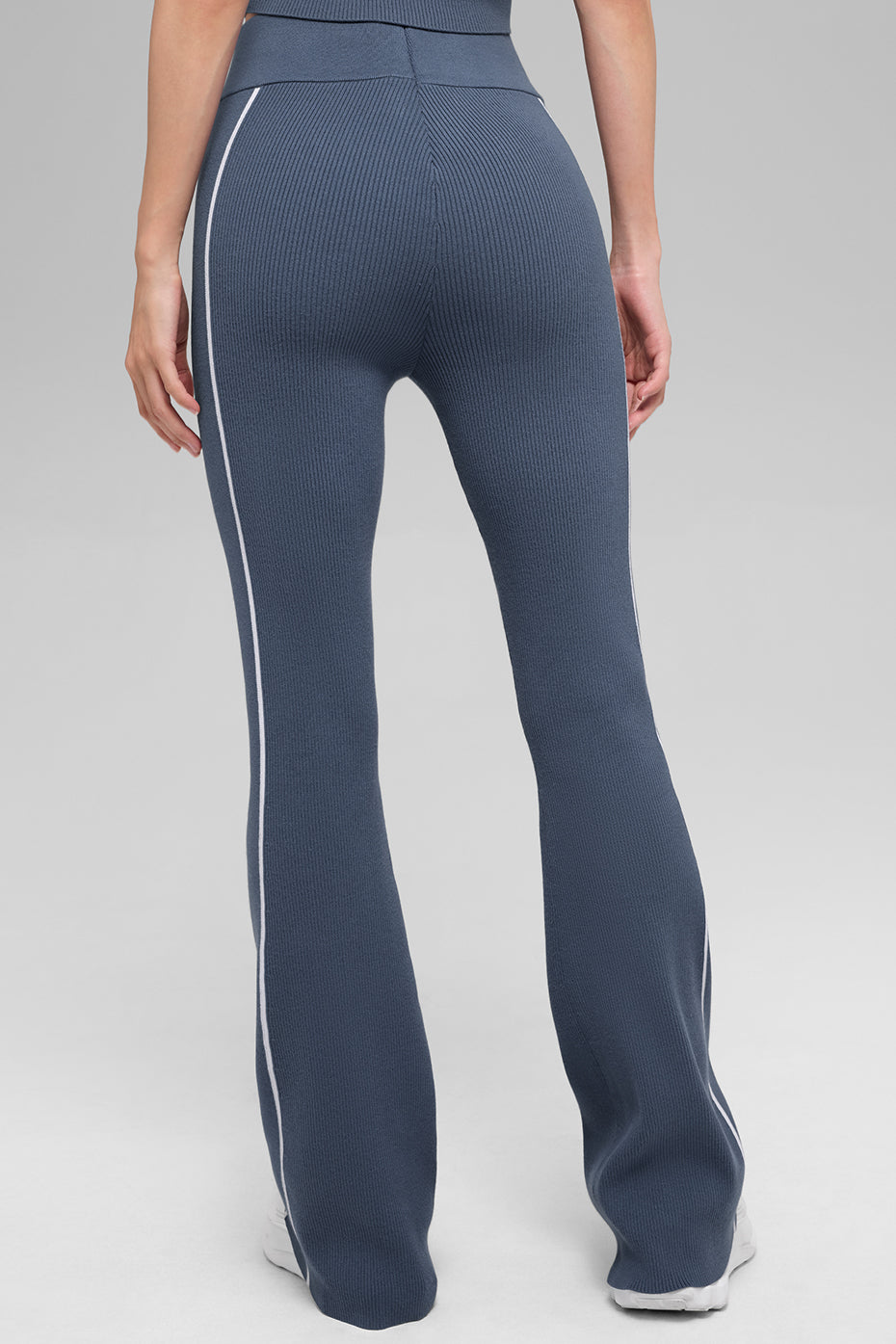 Alo Yoga Women'S Ribbed Sweater Knit Highline Flare Pant