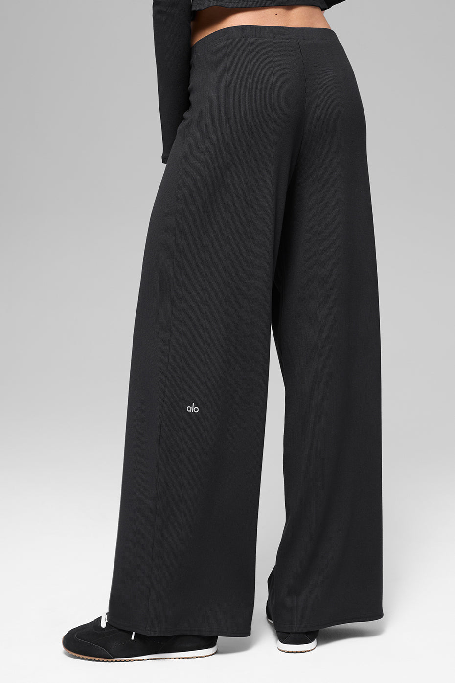 Alo Yoga Women'S Mid-Rise Dreamlight Straight Pant