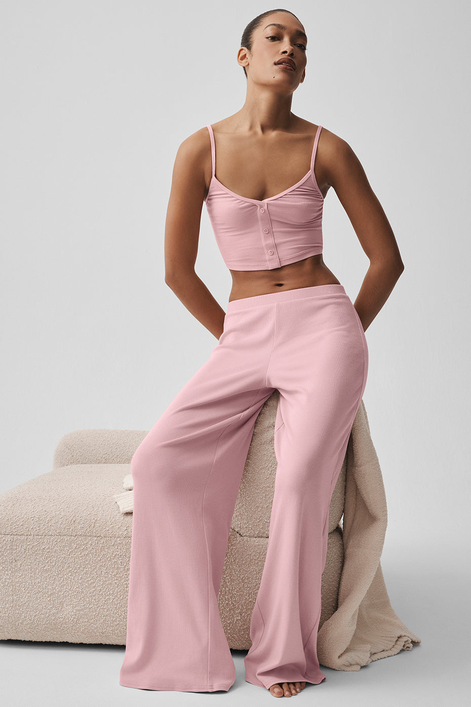 Alo Yoga Women'S Mid-Rise Dreamlight Straight Pant