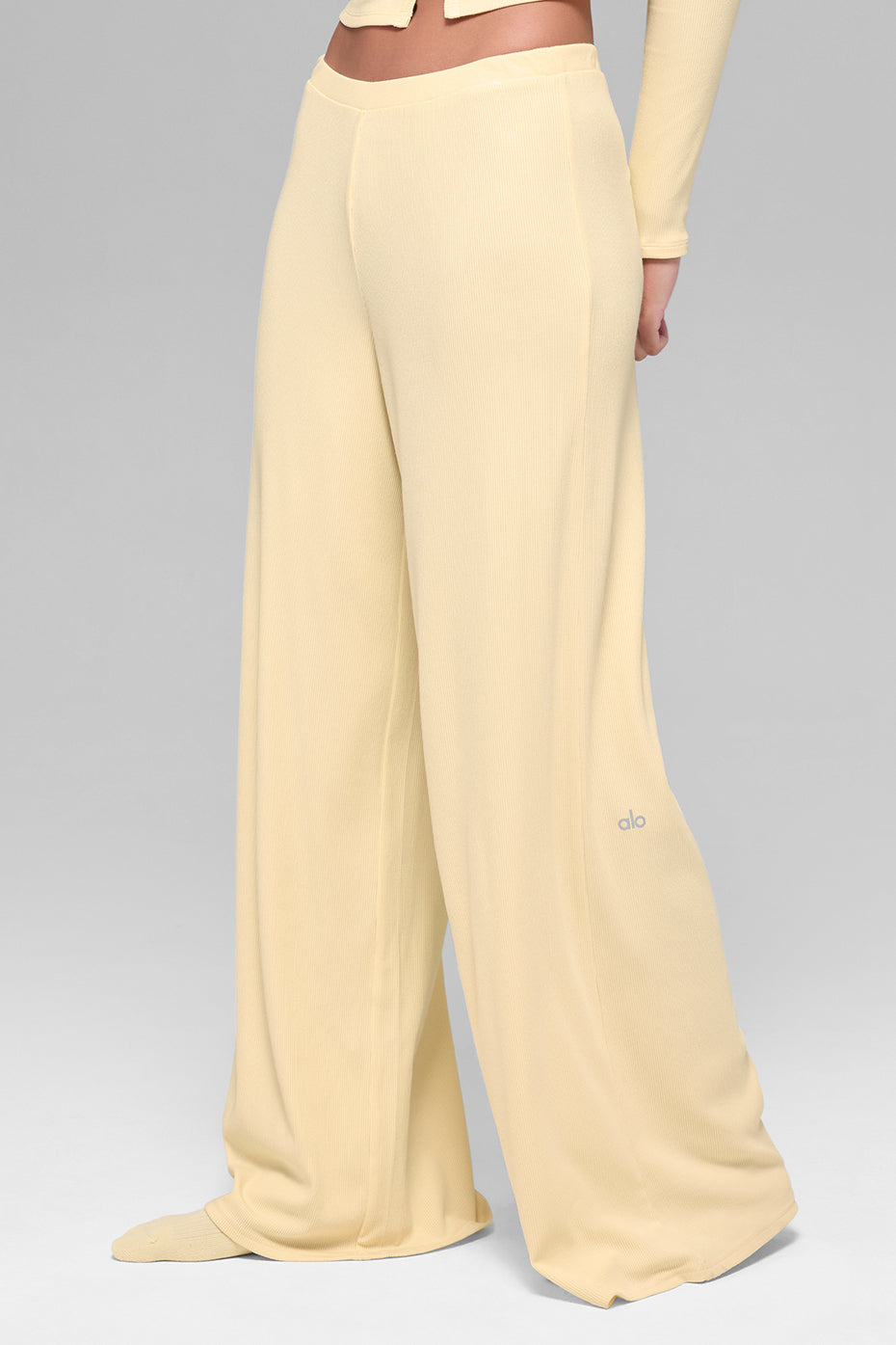 Alo Yoga Women'S Mid-Rise Dreamlight Straight Pant