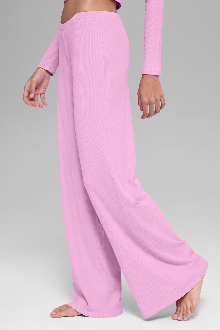 Alo Yoga Women'S Mid-Rise Dreamlight Straight Pant