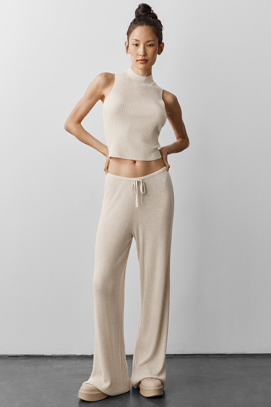 Alo Yoga Women'S Sweater Knit Mid-Rise Unwind Wide Leg Pant