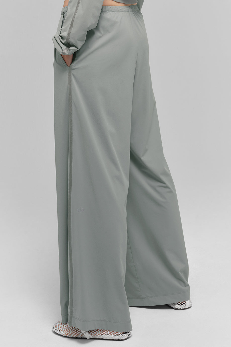 Alo Yoga Women'S Breezy Wide Leg Pant (Regular)