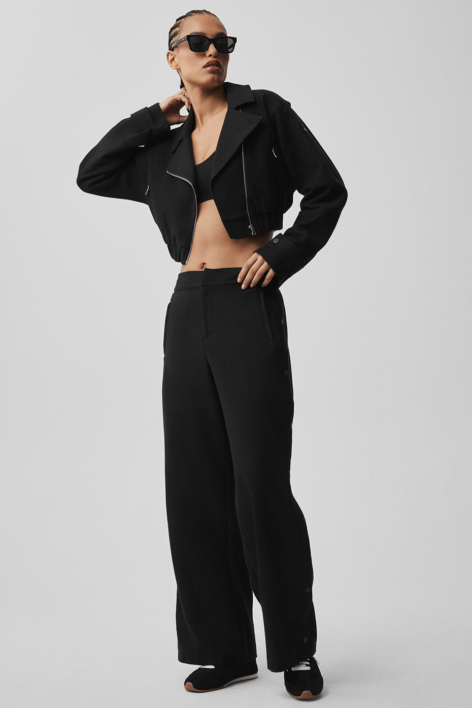 Alo Yoga Women'S Mid-Rise Cosmopolitan Snap Pant