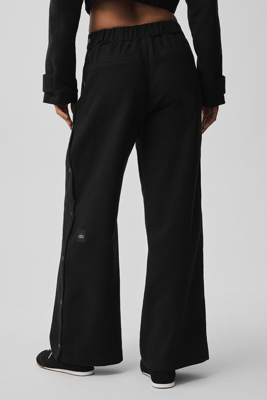 Alo Yoga Women'S Mid-Rise Cosmopolitan Snap Pant