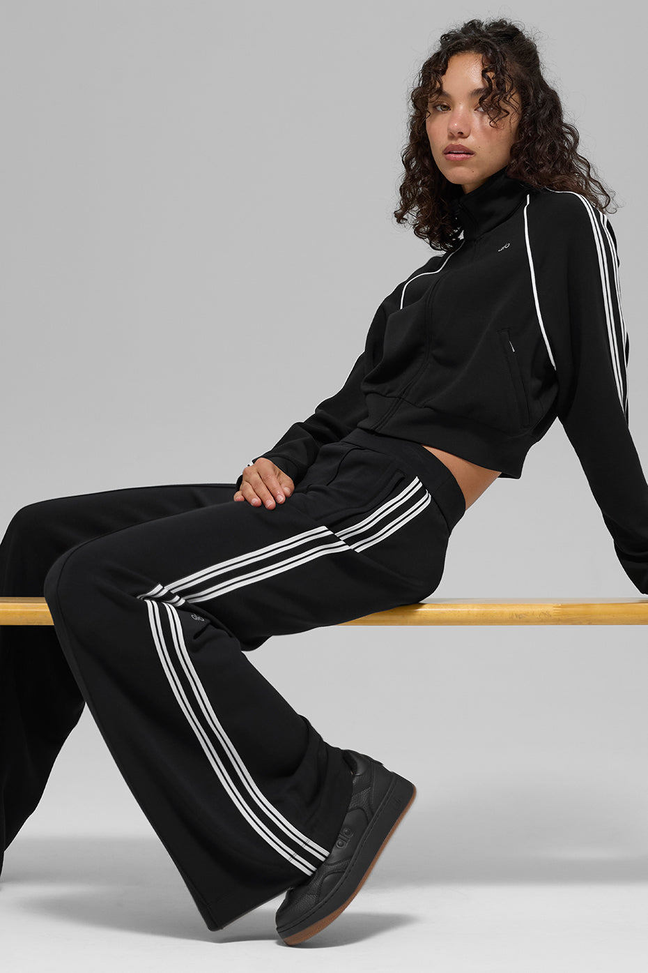 Alo Yoga Women'S Track Star Wide Leg Pant (Long)