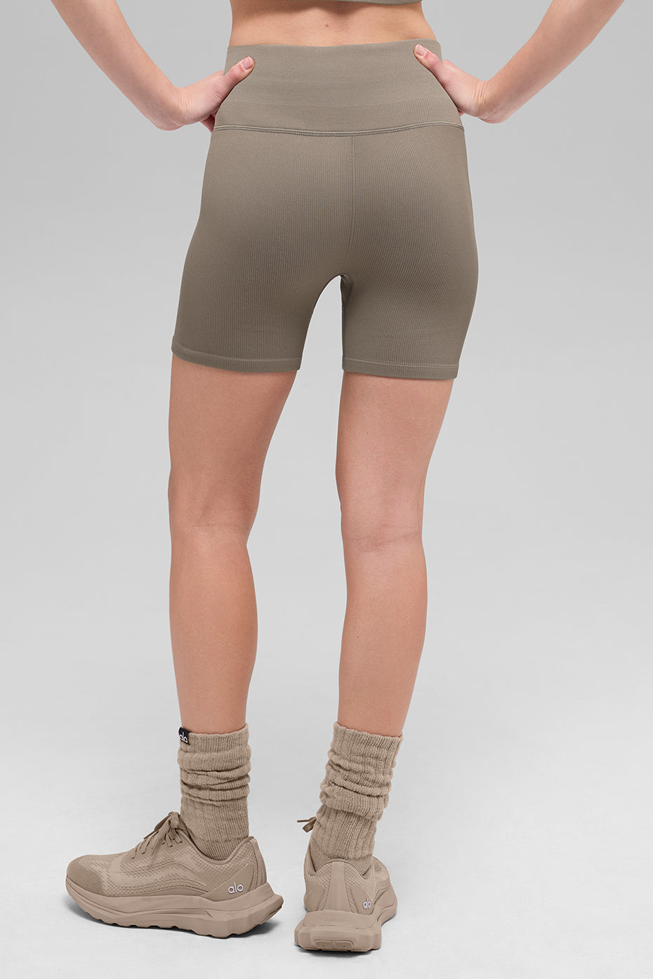Alo Yoga Women'S 5" Seamless Ribbed Favorite Short